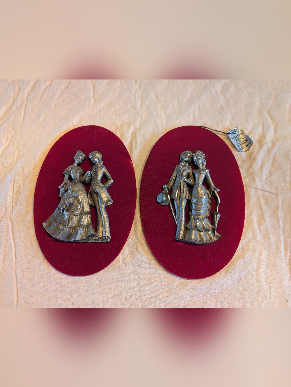2/80$ Vintage 88% Tin Romantic Couple Wall Plaques on Red Ovals
